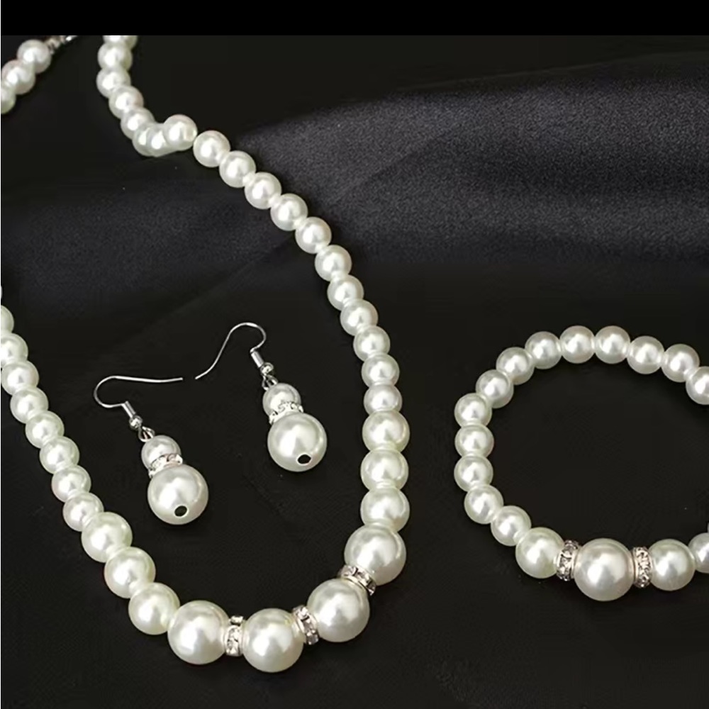 Pearl Necklace, Bracelet and Earrings Set